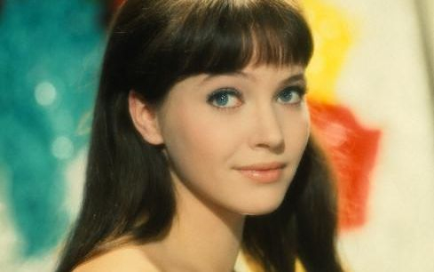  安娜·卡里娜。