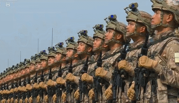 新迷彩列装了，新枪还会远嘛？