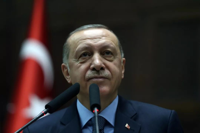 1月8日，在土耳其安卡拉，土耳其总统埃尔多安在议会发表演讲。&nbsp;新华社发（穆斯塔法·卡亚摄）