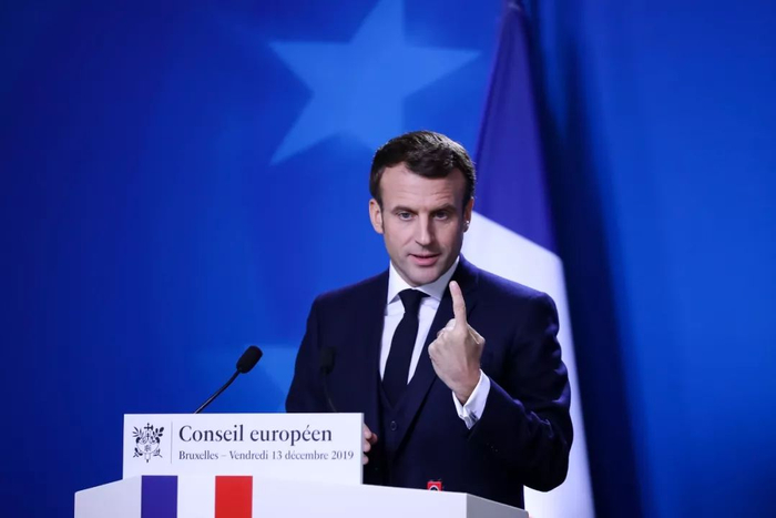 　　12月13日，在比利时布鲁塞尔，法国总统马克龙在欧盟冬季峰会结束后出席新闻发布会。新华社记者 张铖 摄