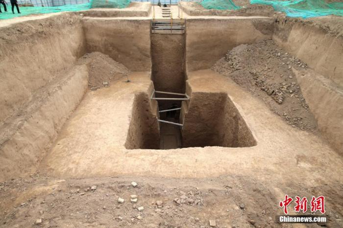  薛绍墓全景 （中新社记者 张远 摄）