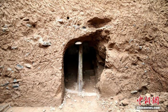  薛绍墓墓道南壁 （中新社记者 张远 摄）