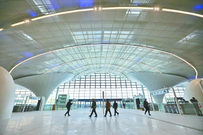 昨日上午，7号线东延与八通线南延首次对媒体开放，7号线环球度假区站首次亮相。本报记者&nbsp;白继开摄&nbsp;&nbsp;