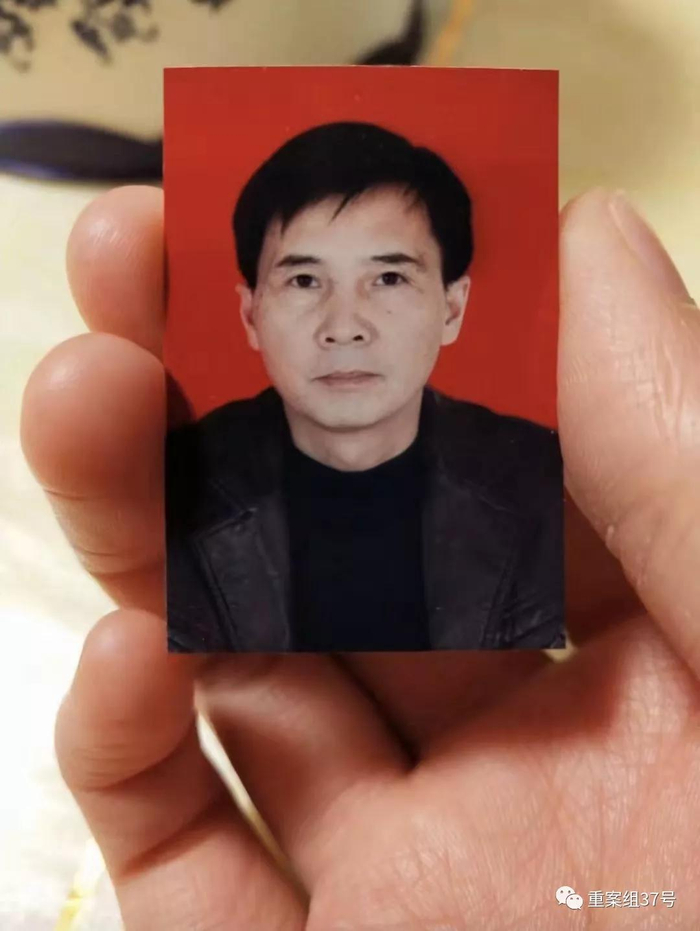  死者卢思林生前照片。新京报记者 卢通 摄
