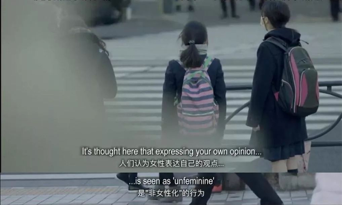  许多非议和讽刺来自同性。