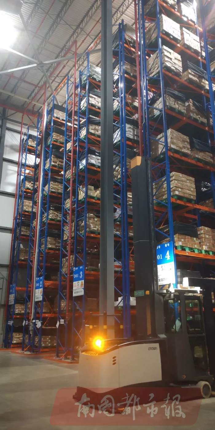  冷库内21米高的货架