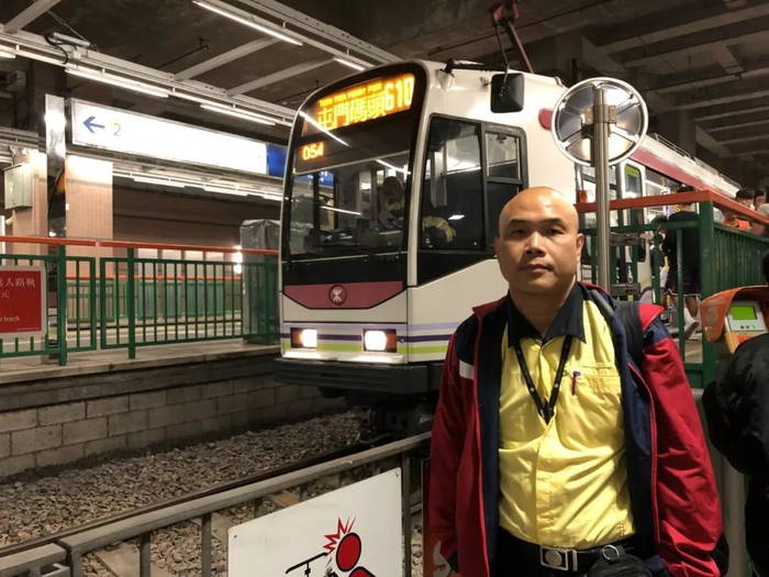  港铁轻铁车长谭建钊在元朗轻铁站。