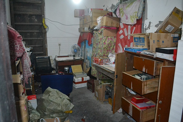 民警查获的制假证现场。&nbsp; 浦东警方供图