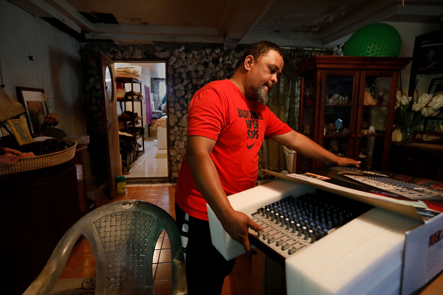 △卡尔顿·阿邦 图片来源：《洛杉矶时报》