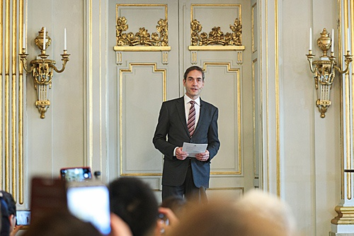 2019年10月10日，瑞典文学院常任秘书马茨·马尔姆宣布，将2018年和2019年诺贝尔文学奖分别授予波兰女作家奥尔加·托卡尔丘克和奥地利作家彼得·汉德克。（新华社）