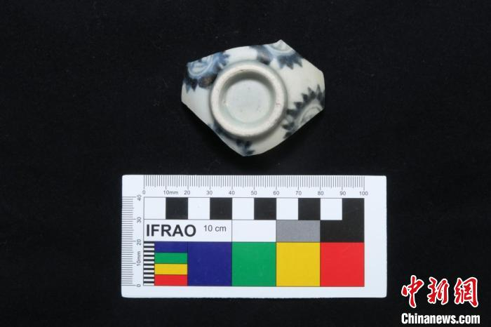 塞林港出土的青花瓷残片（国家文物局水下文化遗产保护中心水下考古研究所供图）