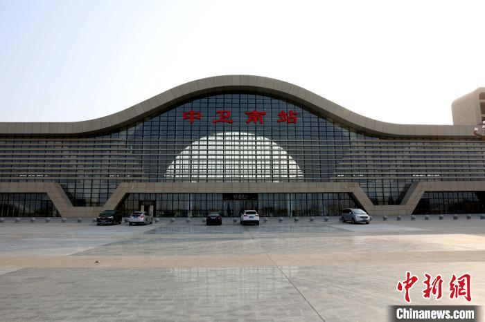 新建成的中卫南站。　杨迪 摄