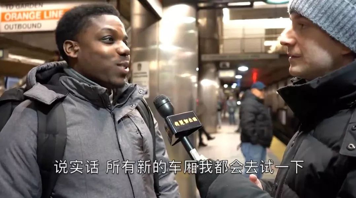 ▲乘客接受采访。（视频截图）