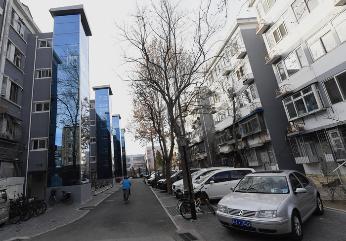 12月17日，海淀区北航家属社区已有75部电梯投入使用。新京报记者 吴宁 摄