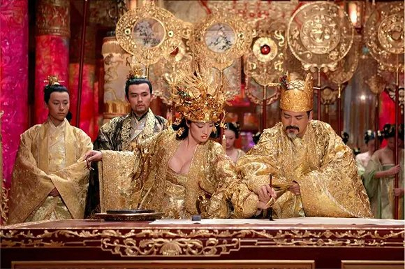 　《满城尽带黄金甲》剧照