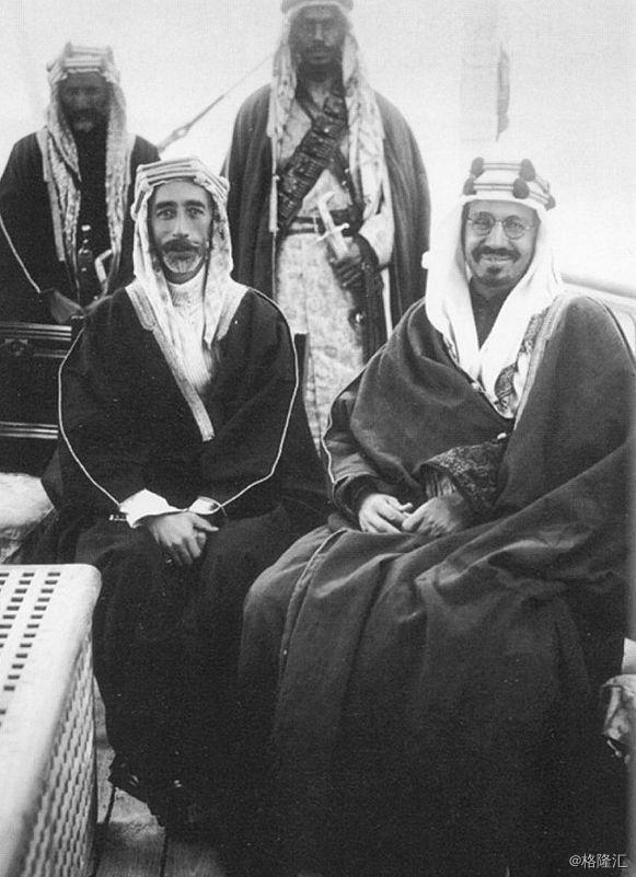 阿卜杜勒阿齐兹·伊本·沙特（右）与伊拉克国王费萨尔，1922年。当时伊本沙特在伊拉克流亡，尚未回国攻占利雅得登基。