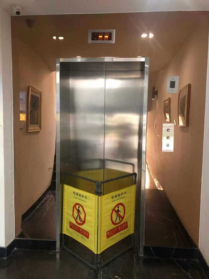  故障电梯已经暂停使用。新京报记者 张静雅 摄
