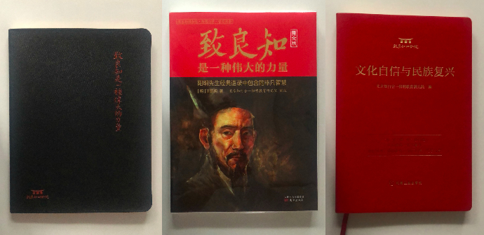 受访者提供（左：笔记本&nbsp; 右：两本教义）