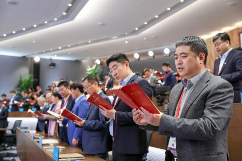 　企业家们诵读致良知