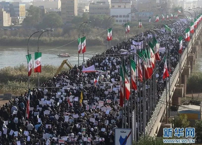  ▲资料图片：伊朗西南部城市阿瓦士，民众参加支持政府的集会活动。（新华社）