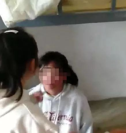 网传校园欺凌视频截图，图据网络