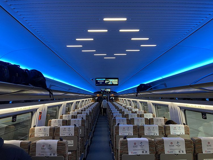  G8811高铁列车内部的冬奥主题色彩。