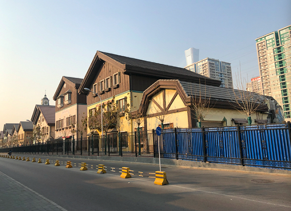 　通惠小镇未拆除的建筑部分，仍能看出它的欧式建筑风格。