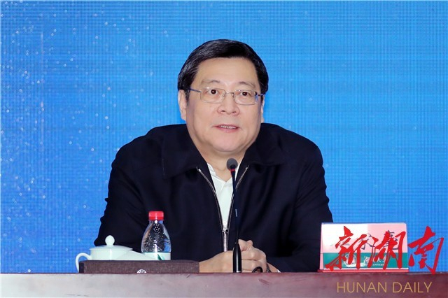 　　12月5日上午，湖南省委书记杜家毫在湖南大学大礼堂，为学校师生代表作思想政治理论课报告。&nbsp; 本文图片均为湖南日报记者 罗新国 摄