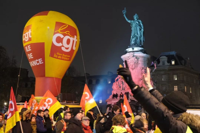 12月5日，巴黎共和广场的示威游行相对平和。&nbsp; 来源：作者供图（来源下同）