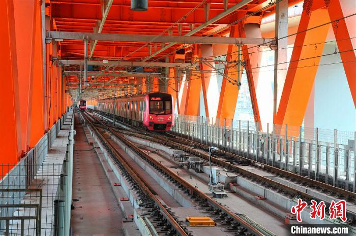  图为重庆轨道交通6号线。重庆轨道集团供图