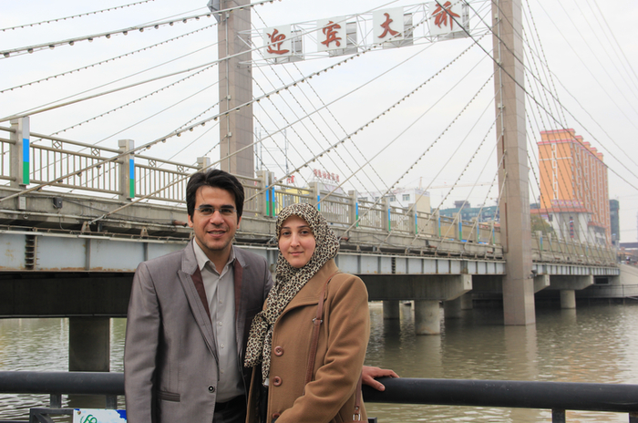 △佐尔佐德和妻子在新疆