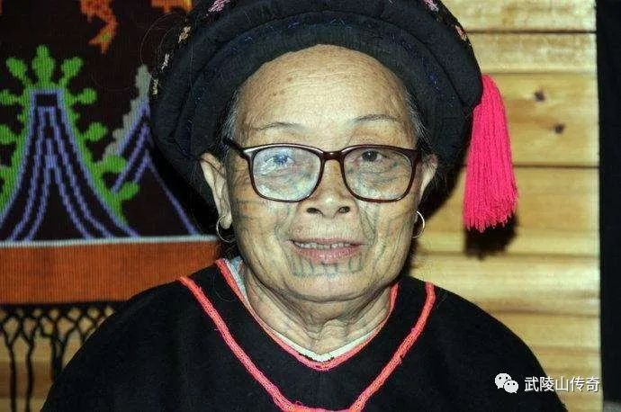 ▲纹面的黎族老人