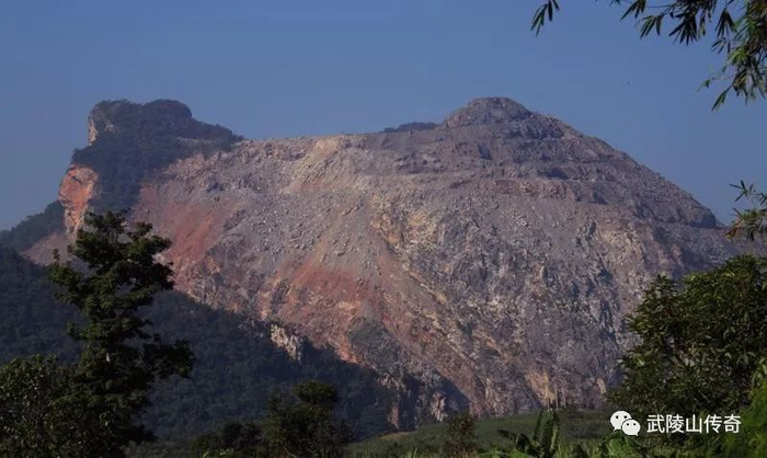 ▲面目全非的燕窝岭（拥有国家文物保护单位旧石器时代的发源地）