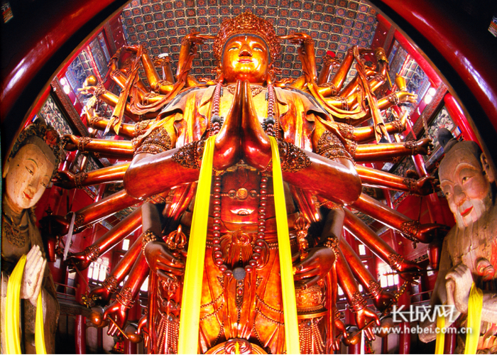 普宁寺千手千眼观世间菩萨。承德市文物局 供图