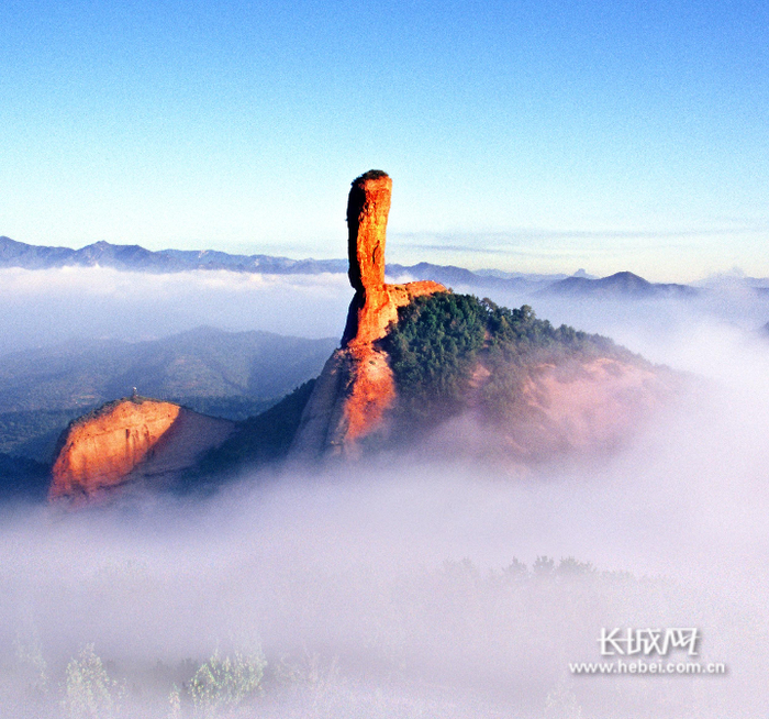 磬锤峰。承德市文物局 供图