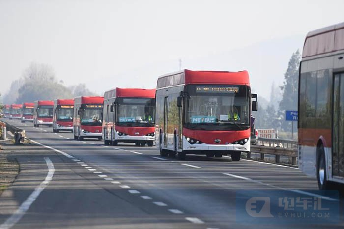 圣地亚哥街头的比亚迪纯电动大巴
