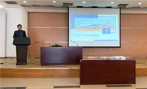 签派员参加ARJ飞机放行资格培训（疫情前拍摄）