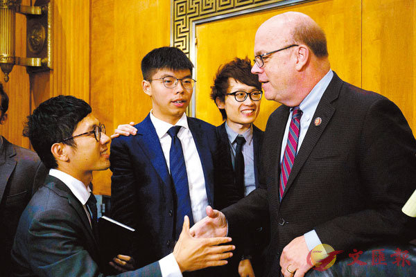 罗冠聪、黄之锋等拜见美政客，乞求美国干预香港事务（图源：香港《文汇报》）