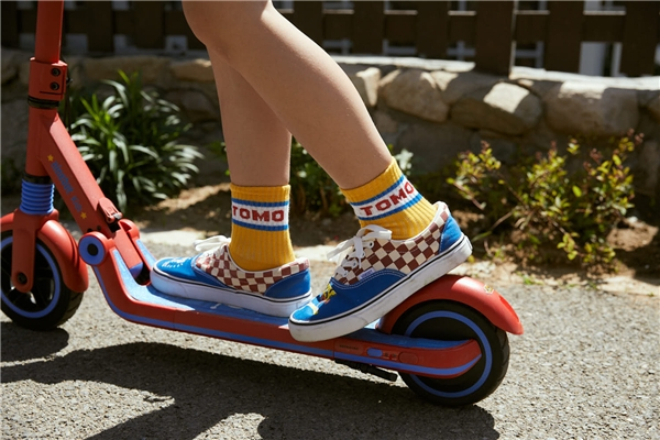 (九号儿童电动滑板车E8超级飞侠版)