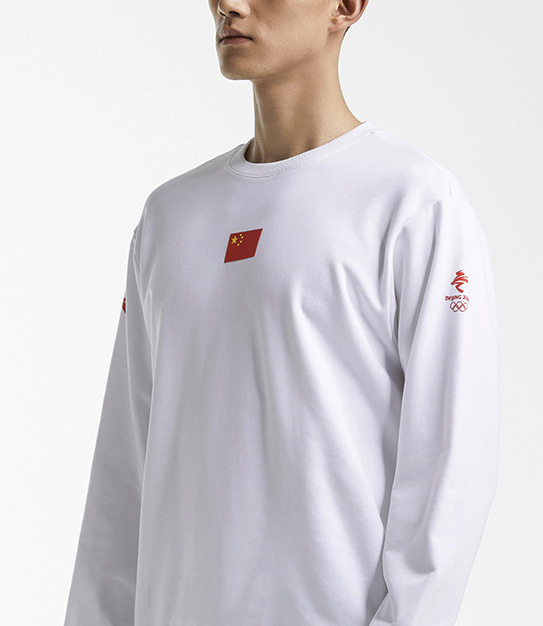 安踏冬奥国旗款运动T恤 图片来源：安踏官方
