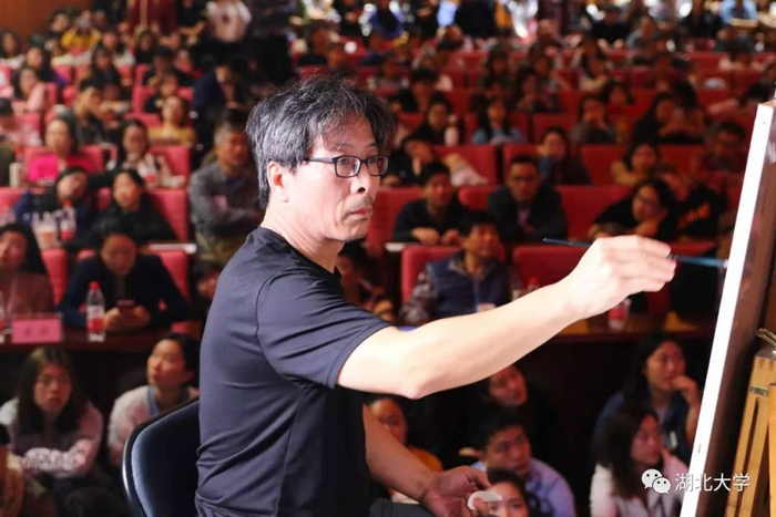 △ 知名画家冷军是我湖1984届艺术系校友