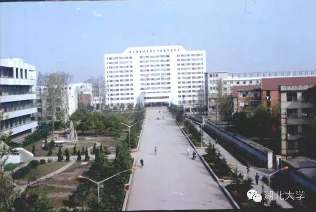 △ 20年前综合楼远景 