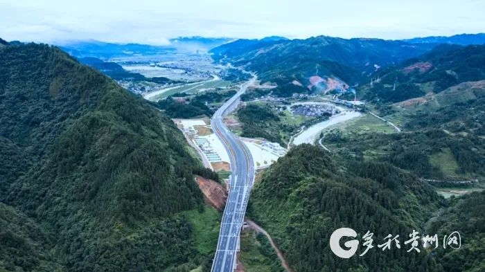 剑河至榕江高速公路正式通车／陶亮 摄