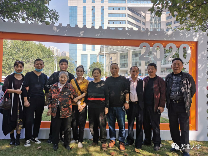 整整齐齐的一家人～