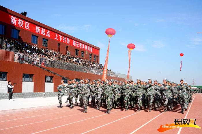 军训结营仪式分列式表演。记者 闫航 摄