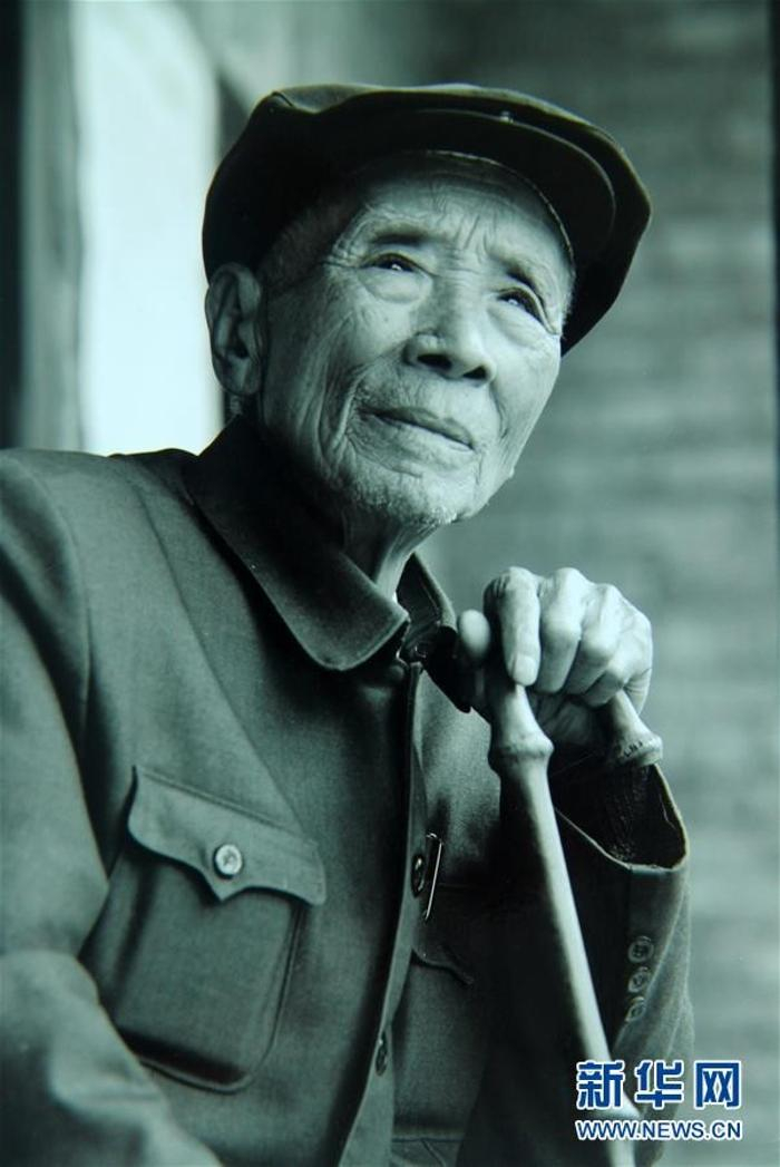 这是杨善洲的资料照片 新华社发