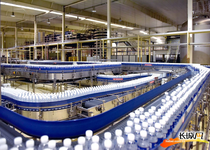 今麦郎集团瓶装水全自动生产线运转速度达到20瓶/秒。