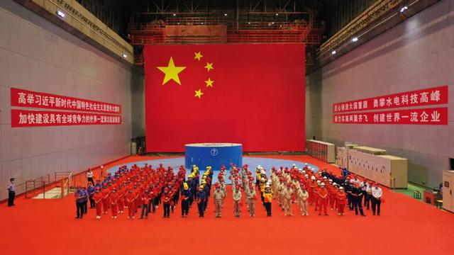 　　▲ 乌东德水电站首批机组投产发电仪式   摄影：许健