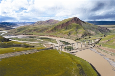 无人机拍摄的长江北源楚玛尔河 王飞摄