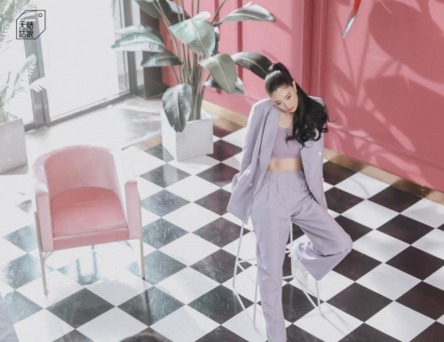 克拉拉为“无糖姑娘”拍摄照片